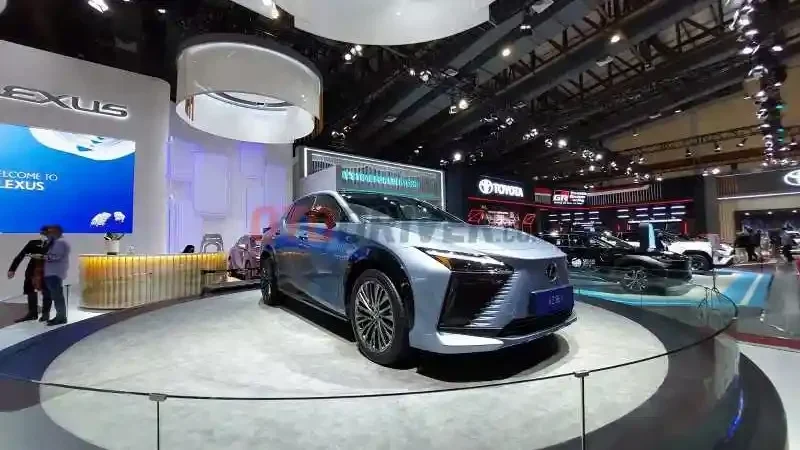 bikin geger lexus pamer mobil 6 roda mirip jet pribadi siap ubah definisi kemewahan otomotif portal berita terbaru