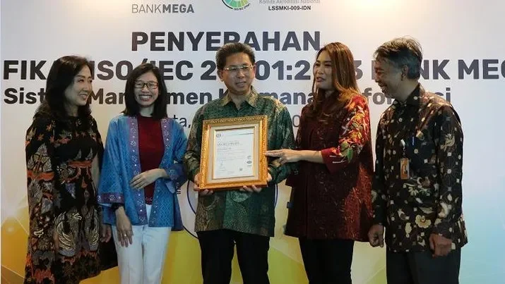 bikin nasabah tenang bank mega sabet sertifikasi iso ganda keamanan data jadi prioritas utama portal berita terbaru