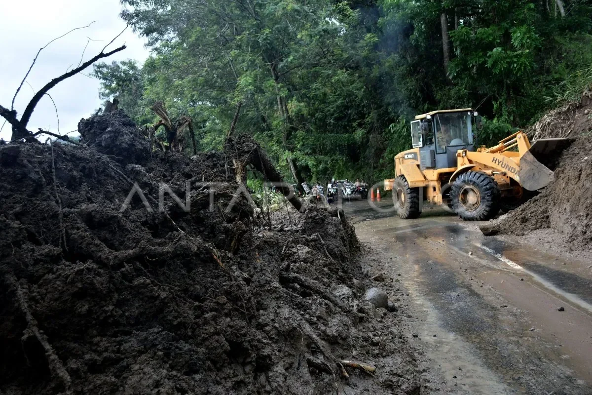 bikin penasaran kenapa copyright cnn indonesia sudah tulis tahun 2025 portal berita terbaru