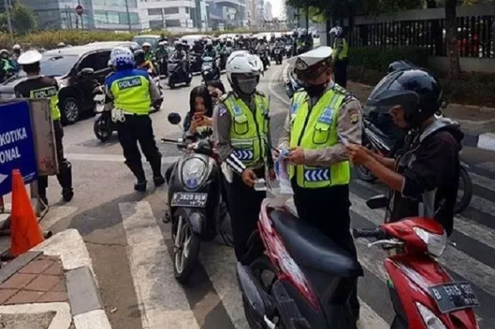 bukan cuma tilang motor kamu bisa langsung disita polisi jika lakukan pelanggaran ini portal berita terbaru