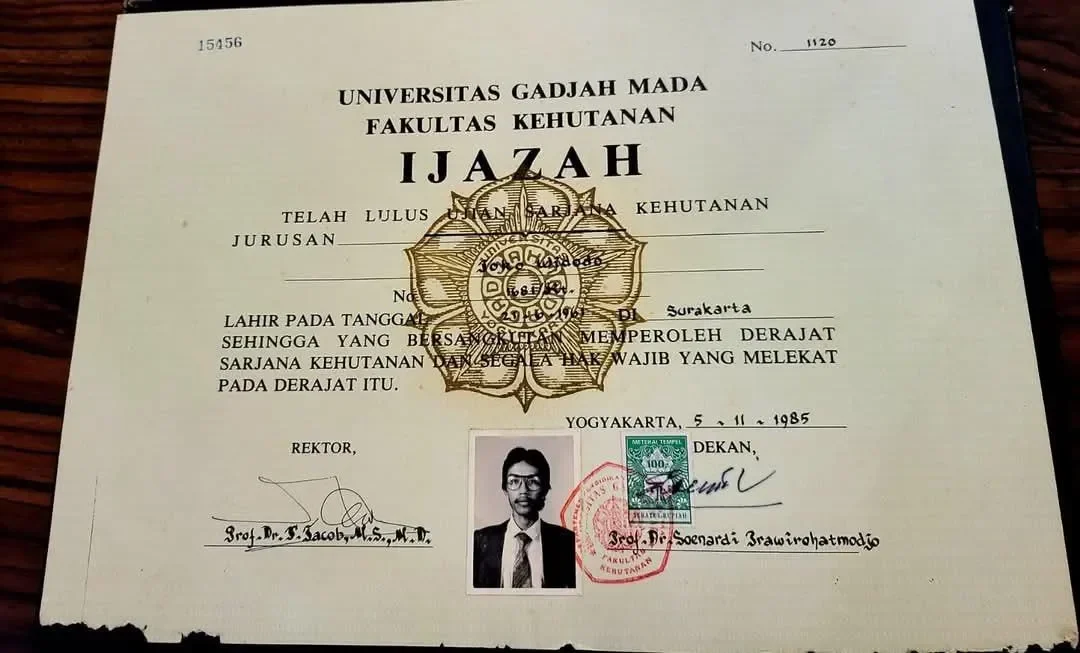 bukan kaleng kaleng 8 tersangka kasus ijazah palsu jokowi ditetapkan polisi libatkan ahli kelas berat portal berita terbaru