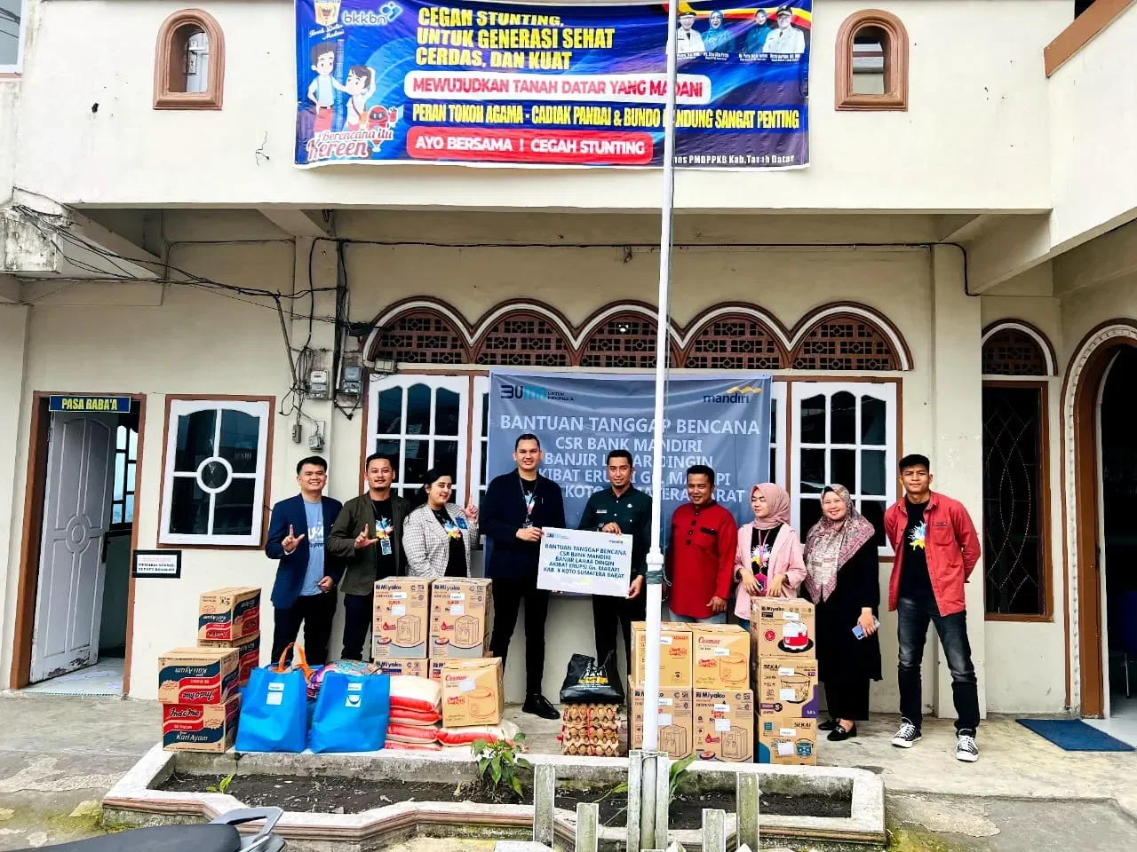 bukan kaleng kaleng bank mandiri terjun langsung ribuan bantuan amankan kebutuhan korban bencana di sumatera portal berita terbaru