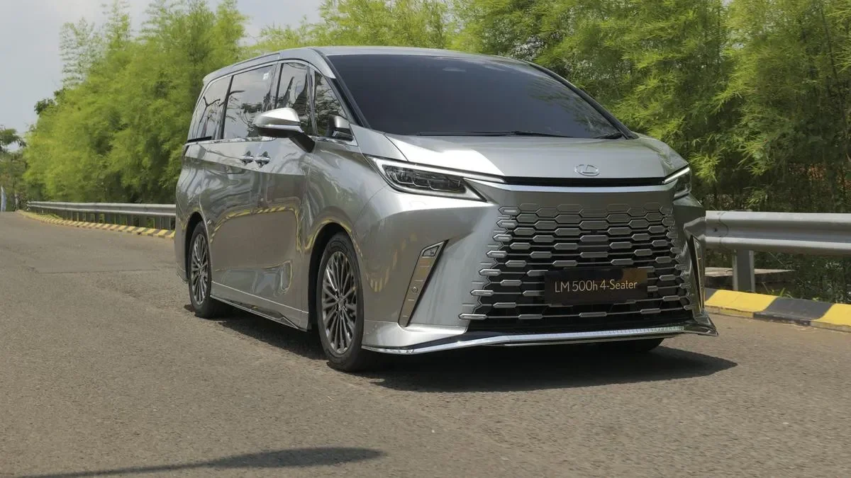 bukan sedan biasa lexus pamer konsep mobil 6 roda mirip jet pribadi di tokyo portal berita terbaru