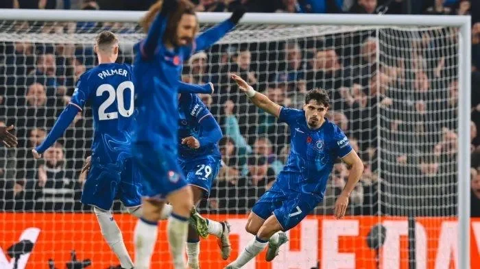 chelsea libas burnley 2 0 sundulan terbang neto gol krusial enzo bawa the blues dekati puncak portal berita terbaru