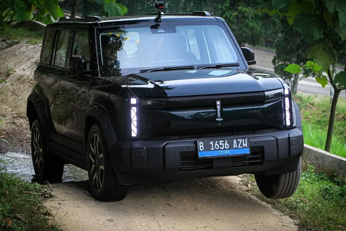 chery j6t resmi meluncur di gjaw 2025 harga bikin melongo fitur anti banjir portal berita terbaru