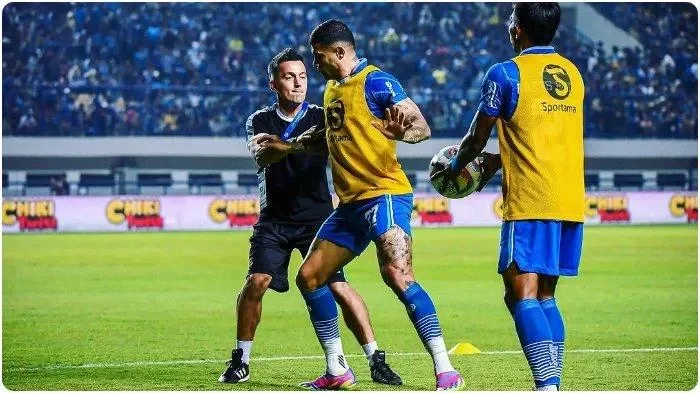 detik detik bojan hodak sulap persib luciano guaycochea ungkap kunci comeback dramatis lawan selangor portal berita terbaru
