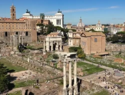 Detik-detik Dramatis! Pekerja Terjebak di Menara Kuno Roma yang Runtuh Dekat Colosseum
