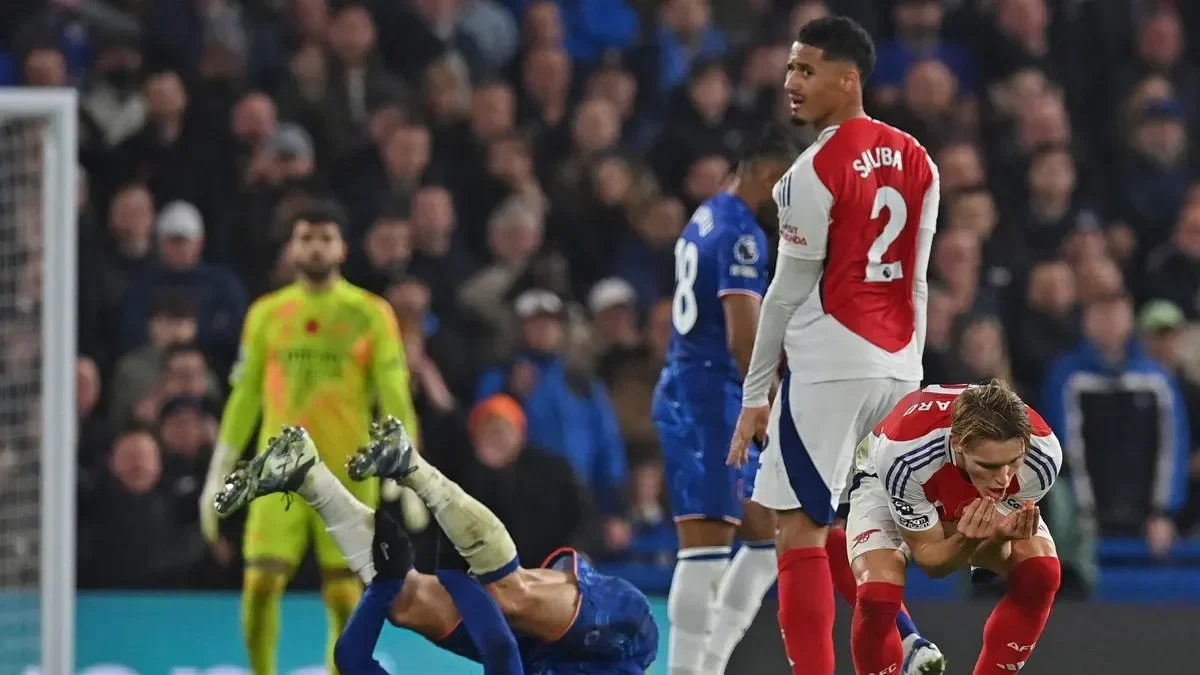 drama di stamford bridge 10 pemain chelsea tahan imbang arsenal klasemen liga inggris makin panas portal berita terbaru