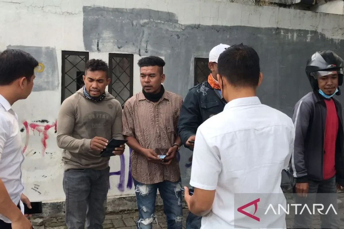 drama jalanan cengkareng ormas dan debt collector bentrok sengit polisi ungkap pemicu tak terduga portal berita terbaru