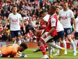 Eze Menggila! Hattrick Fantastis Hancurkan Tottenham, Arsenal Pesta Gol di Derby London Utara!