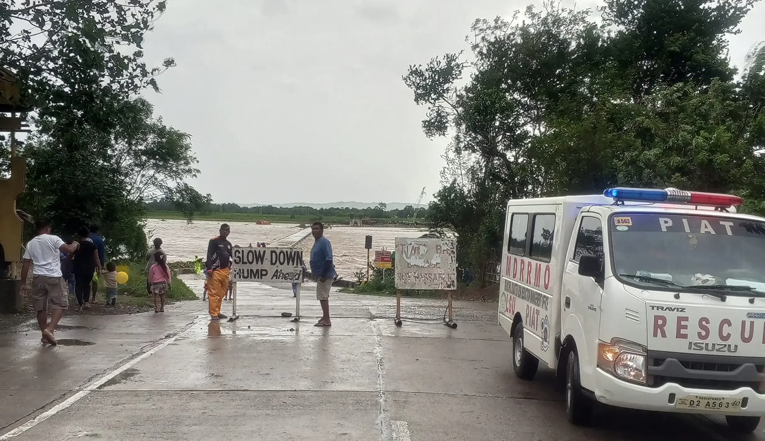 foto disapu topan kalmaegi filipina tetapkan keadaan darurat portal berita terbaru