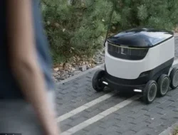 Gak Nyangka! Robot Otonom Suzuki-Lomby Siap Jadi Kurir Belanjaanmu, Canggihnya Bikin Melongo!