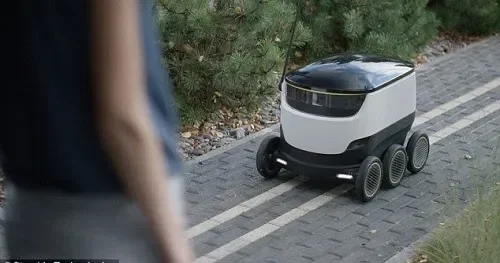 gak nyangka robot otonom suzuki lomby siap jadi kurir belanjaanmu canggihnya bikin melongo portal berita terbaru