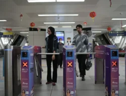 Gak Perlu Kartu Lagi! Bank Mandiri Bawa QRIS Tap ke LRT Jabodebek, Transportasi Makin Sat-set