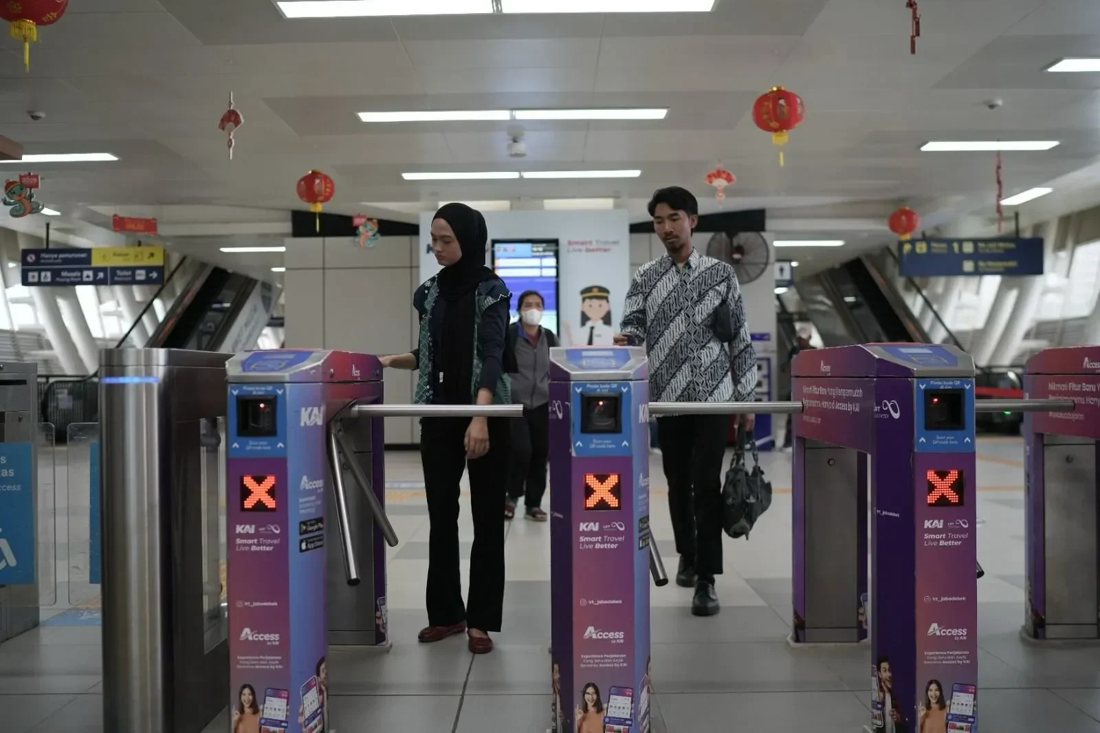 gak perlu kartu lagi bank mandiri bawa qris tap ke lrt jabodebek transportasi makin sat set portal berita terbaru