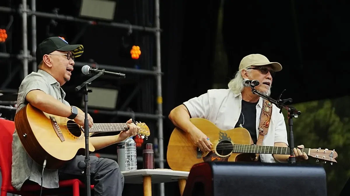 geger ebiet g ade dan iwan fals duet maut lagu legendaris ini siap bikin kamu baper lintas generasi portal berita terbaru