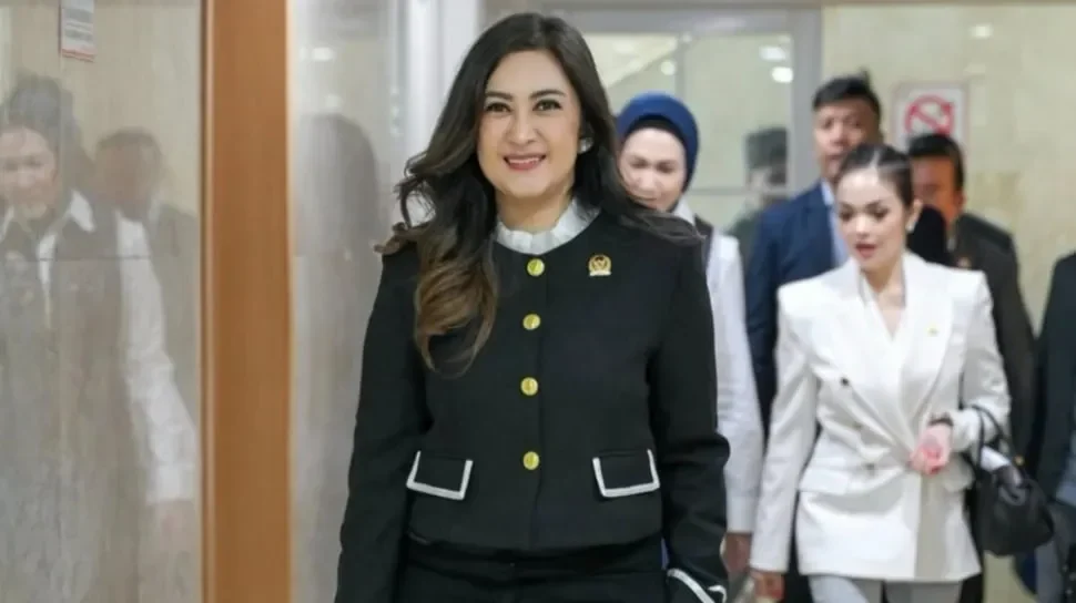 geger joget gaji dpr nafa urbach cs dinonaktifkan mkd ini hukuman lengkapnya portal berita terbaru