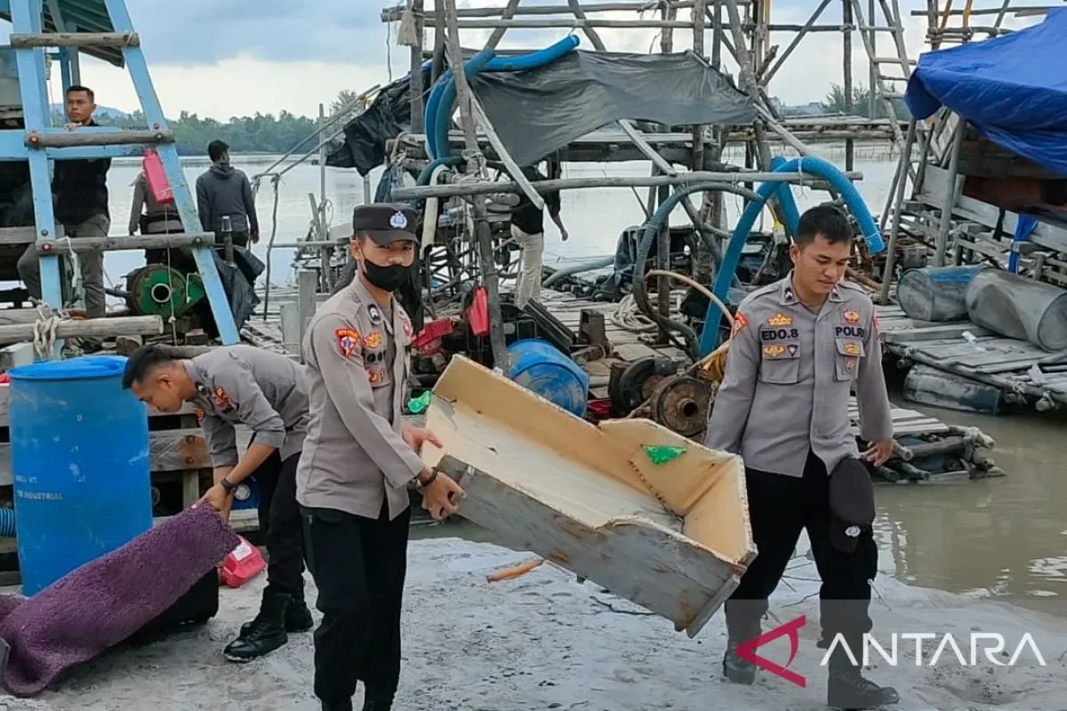 geger lubang raksasa di bangka belitung ungkap skandal tambang ilegal triliunan rupiah portal berita terbaru