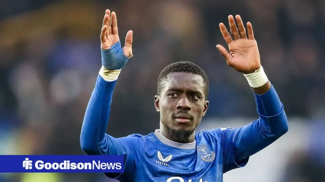 geger old trafford idrissa gueye tampar teman sendiri jejak kariernya bikin melongo portal berita terbaru