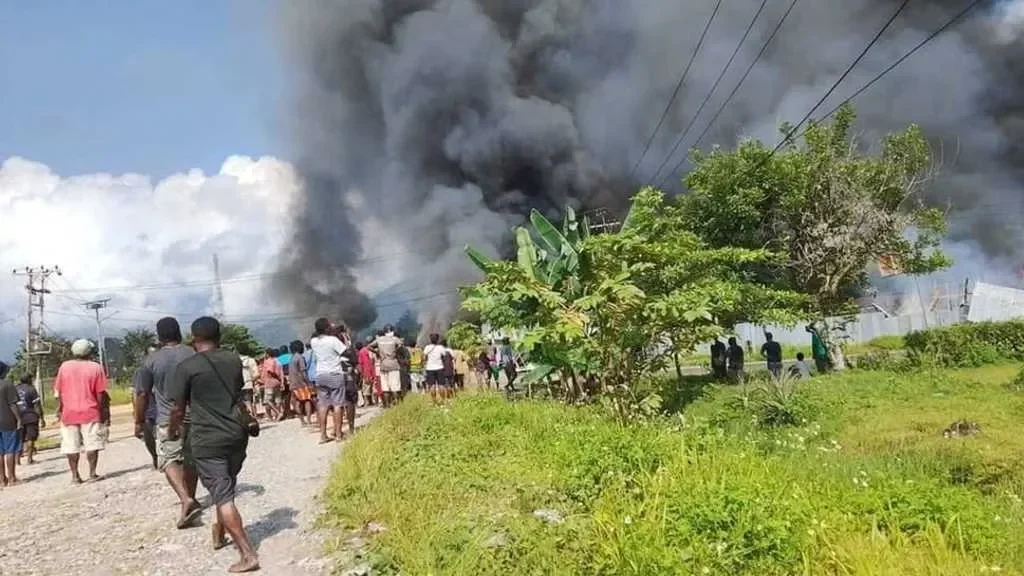 geger ompreng palsu program makan gratis ruko di jakut diduga produksi nampan bodong label sni bgn dicatut portal berita terbaru