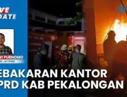 Geger! Pesawat Kargo Meledak Hebat di Louisville, Api Membara Tak Terkendali: Update Terbaru!