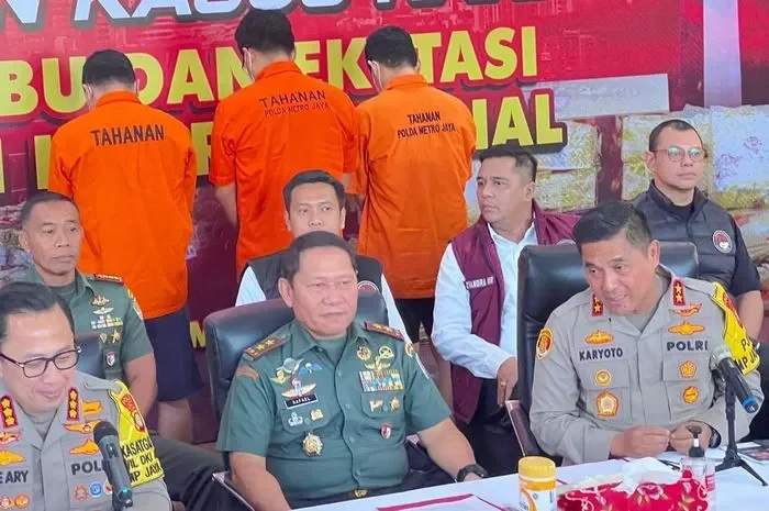 geger ribuan pil ekstasi siap edar di jakarta digagalkan polisi 2 pengedar diciduk portal berita terbaru