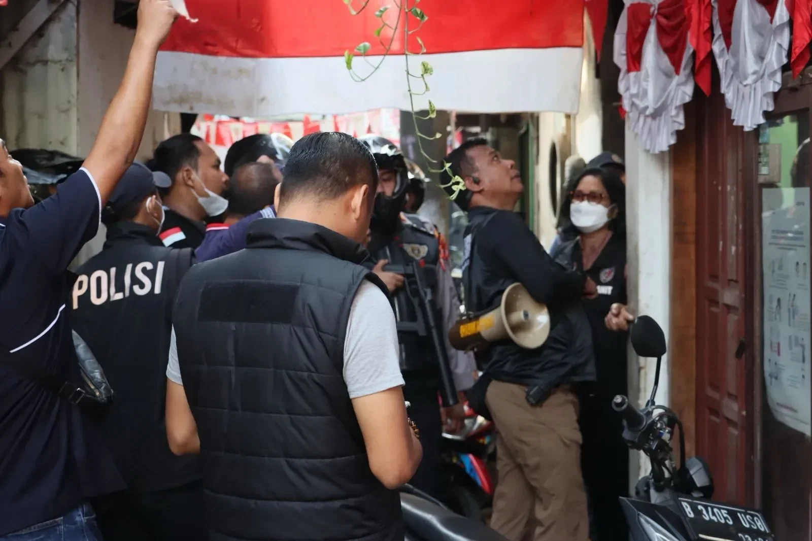 geger sarang narkoba kampung bahari diobrak abrik bnn dan brimob 18 orang diciduk dengan barang bukti fantastis portal berita terbaru