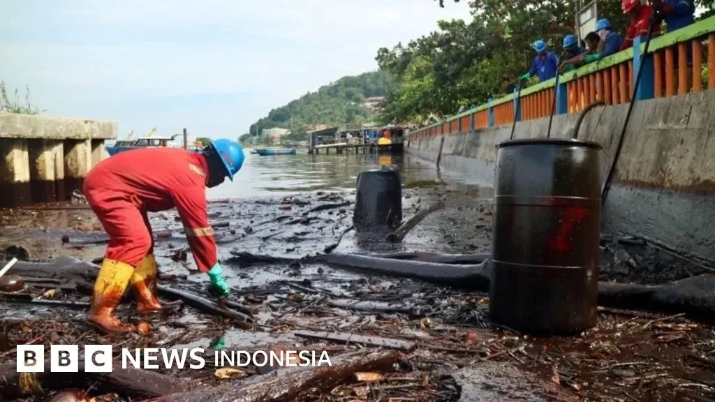 horor di langit kentucky pesawat kargo ups meledak hebat 7 tewas picu bencana berantai di fasilitas minyak portal berita terbaru