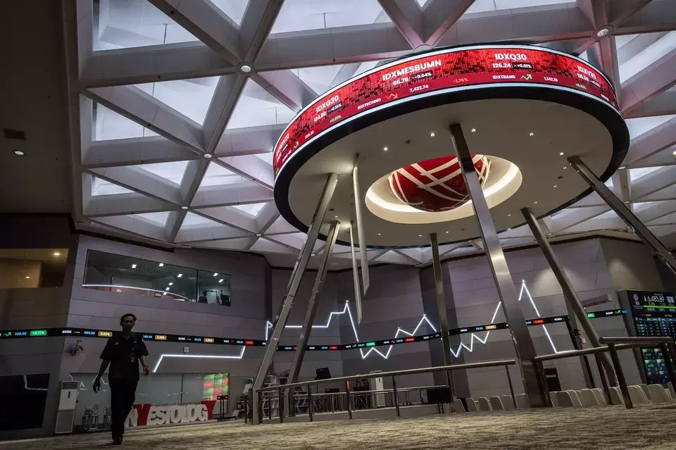 ihsg tembus rekor 8 602 menkeu purbaya girang to the moon bukan kaleng kaleng portal berita terbaru