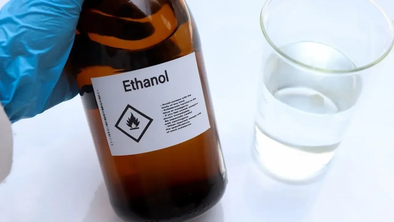 jangan panik toyota pastikan mobilmu siap minum bensin etanol e10 di 2027 portal berita terbaru