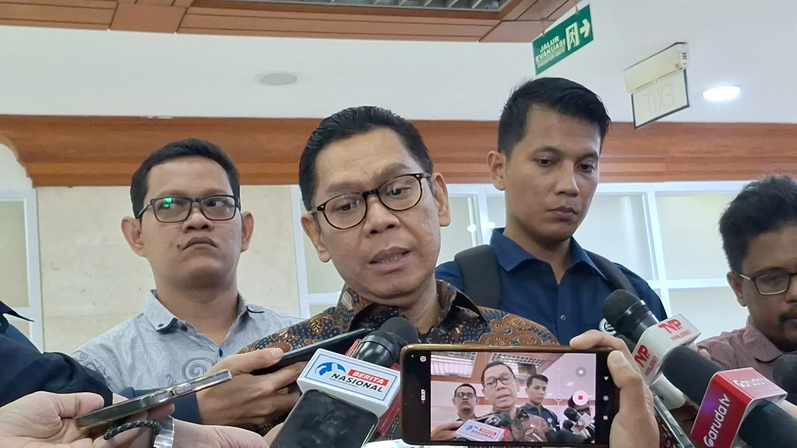 ketok palu mkd dpr adies kadir uya kuya selamat eko patrio cs kena sanksi nonaktif scaled portal berita terbaru