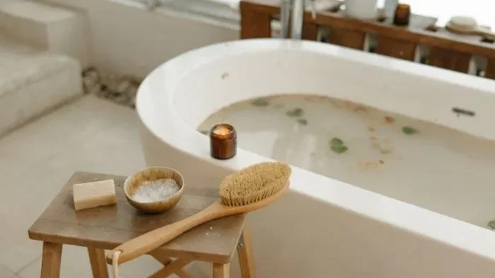 mandi air garam benarkah ajaib untuk lelah dan nyeri otot sains berkata lain portal berita terbaru