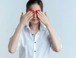 Mata Buram Tiba-Tiba? Jangan Anggap Remeh! Ini Tanda ‘Stroke Mata’ yang Mengancam Penglihatanmu