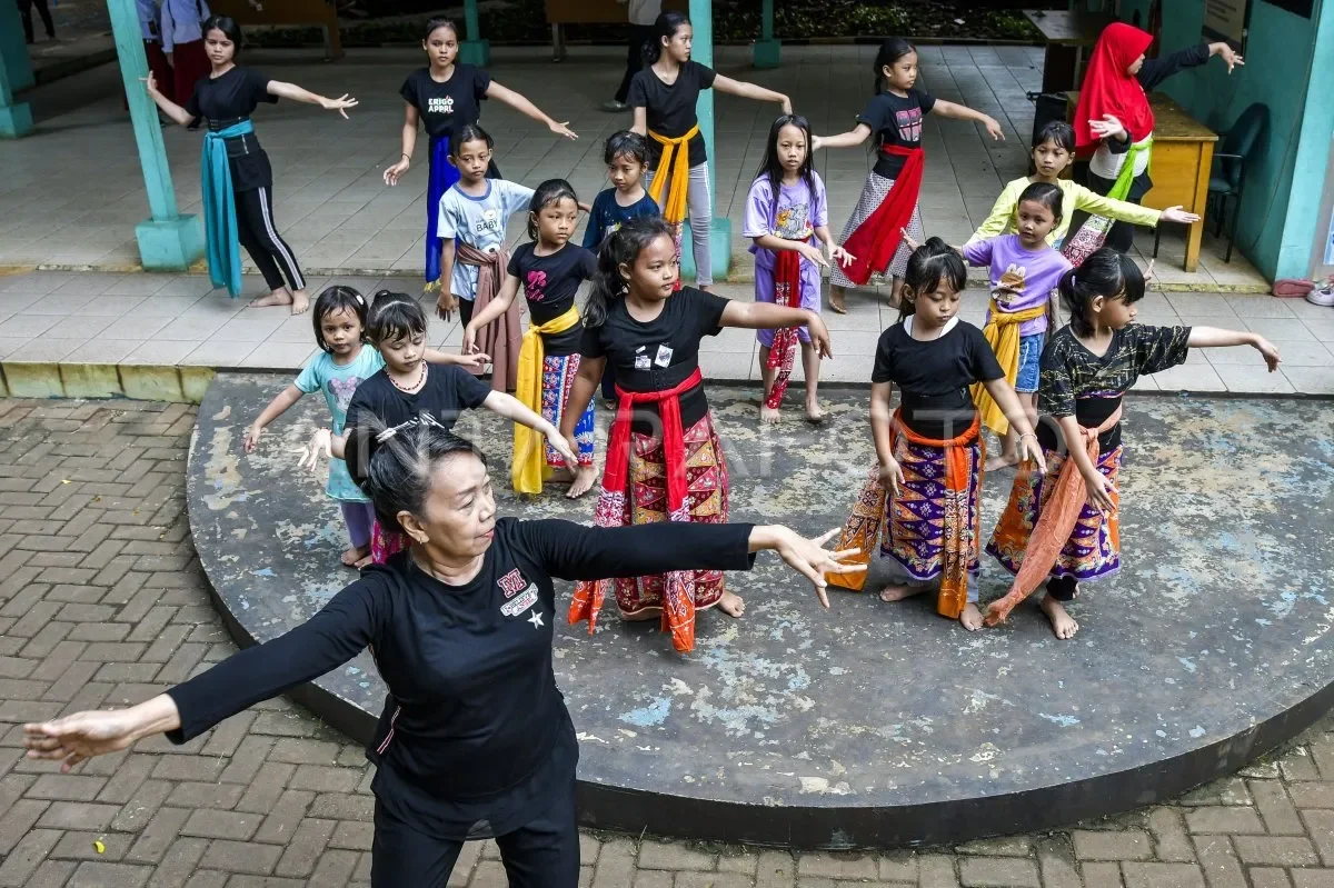 melampaui batasan siswa slb jakarta pusat pukau lewat gemulai tari tradisional portal berita terbaru