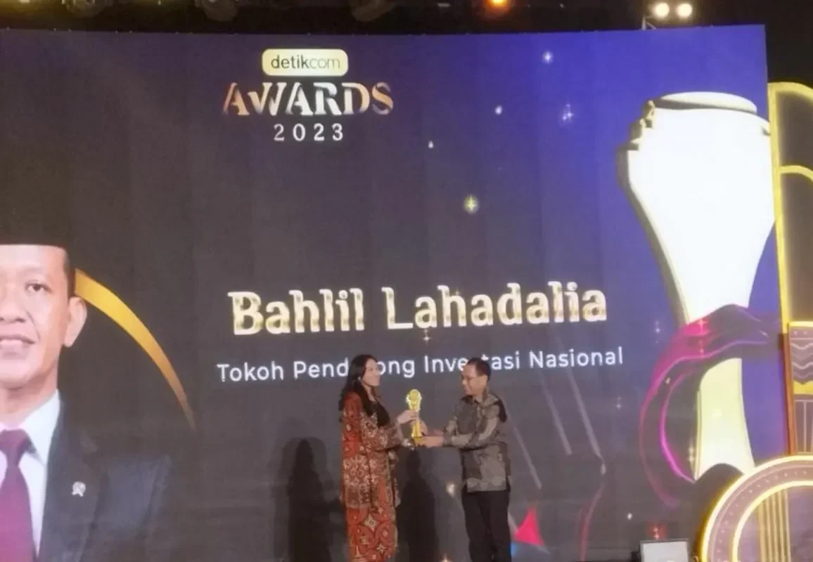 menteri bahlil lahadalia sabet penghargaan bergengsi menguak rahasia di balik transisi energi indonesia yang ngebut portal berita terbaru