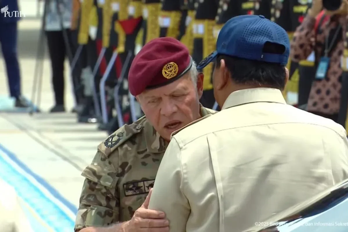 momen haru prabowo peluk erat raja yordania di halim sinyal penting di balik kunjungan kenegaraan portal berita terbaru