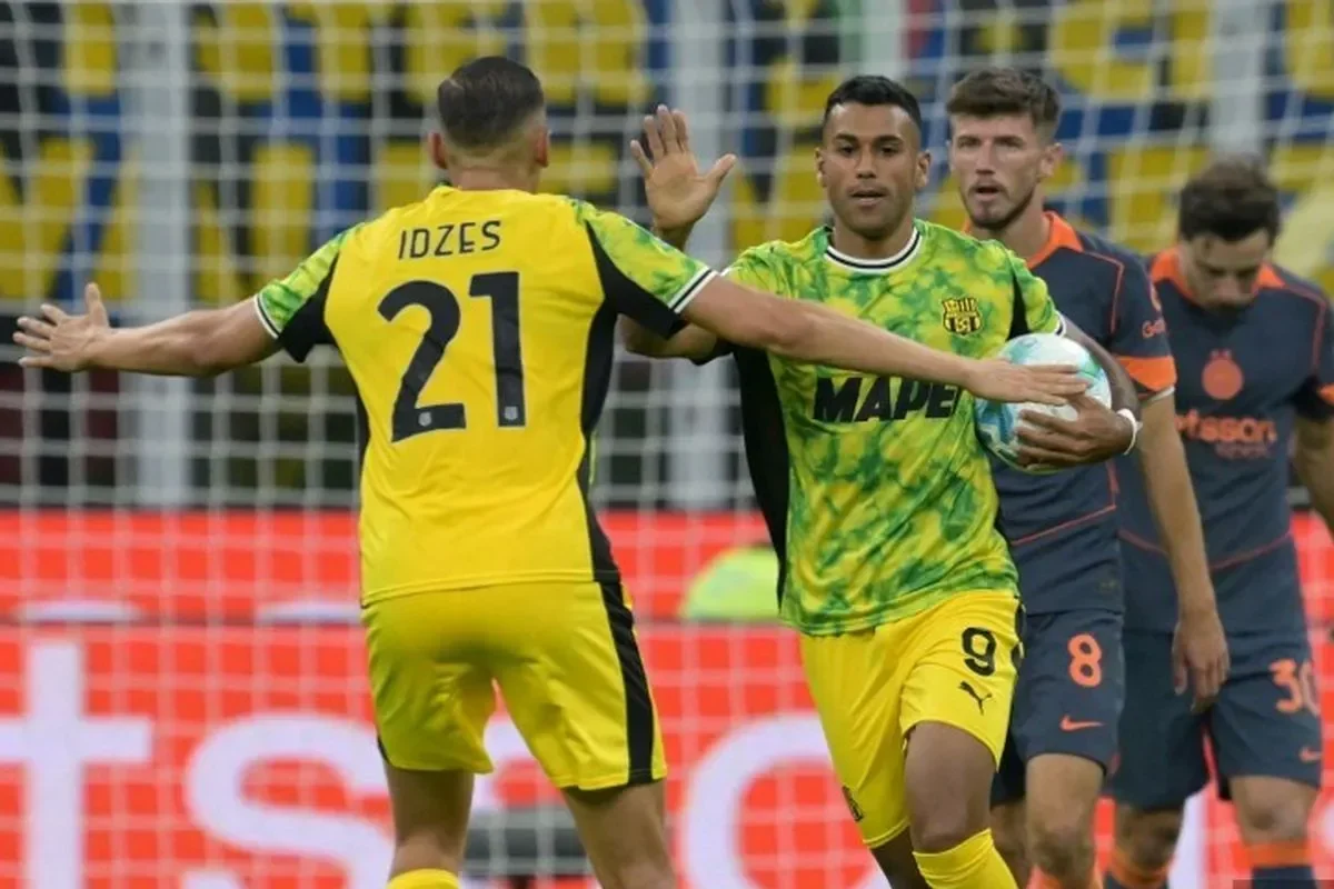 momen pahit jay idzes ditabrak kiper sendiri sassuolo kalah dramatis dari como portal berita terbaru