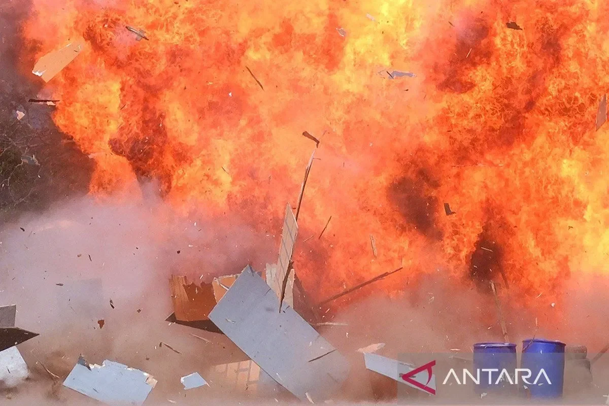 new delhi mencekam mobil meledak dekat benteng merah 10 tewas dan puluhan luka parah portal berita terbaru