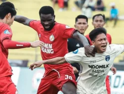Pecah Telur Penuh Drama! Semen Padang Hajar Persijap di Laga Penuh Kontroversi