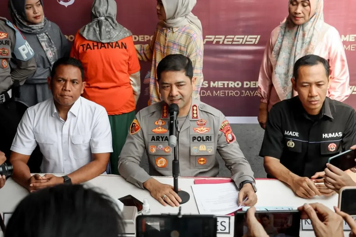 pelaku penganiayaan brutal di depok akhirnya diciduk polisi korban dicekik hingga didorong tangga portal berita terbaru