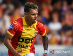 Petaka Dean James di Eredivisie: Kartu Merah, Go Ahead Eagles Hancur Lebur!