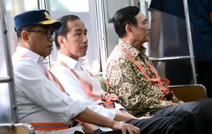 prabowo bikin geger krl momen tak terduga presiden di manggarai portal berita terbaru