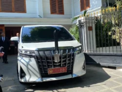 Prabowo Curhat Kangen Alphard: Momen Langka di Istana yang Bikin Penasaran!