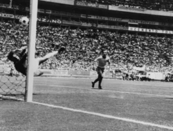 Ronny Pasla, Kiper Penepis Penalti Pele Berpulang: Kisah Macan Tutul Indonesia yang Abadi