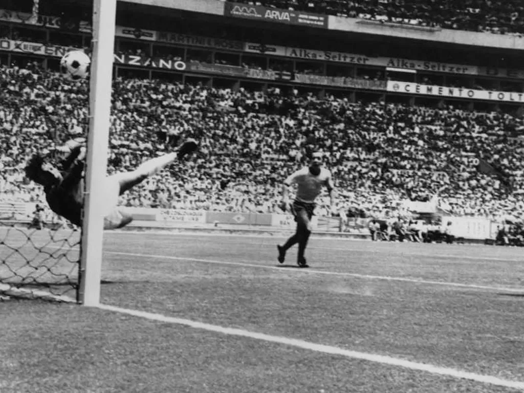 ronny pasla kiper penepis penalti pele berpulang kisah macan tutul indonesia yang abadi portal berita terbaru