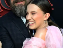 Senyum Misterius di Red Carpet: Millie Bobby Brown & David Harbour Akrab, Isu Bullying Terbantahkan?