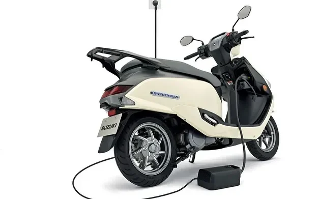 suzuki e address bikin geger jms 2025 skutik listrik canggih ini akhirnya debut di jepang portal berita terbaru