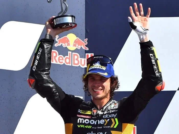 takdir aneh motogp bezzecchi berjaya di atas puing kecelakaan bagnaia kebetulan ke 5 kalinya portal berita terbaru