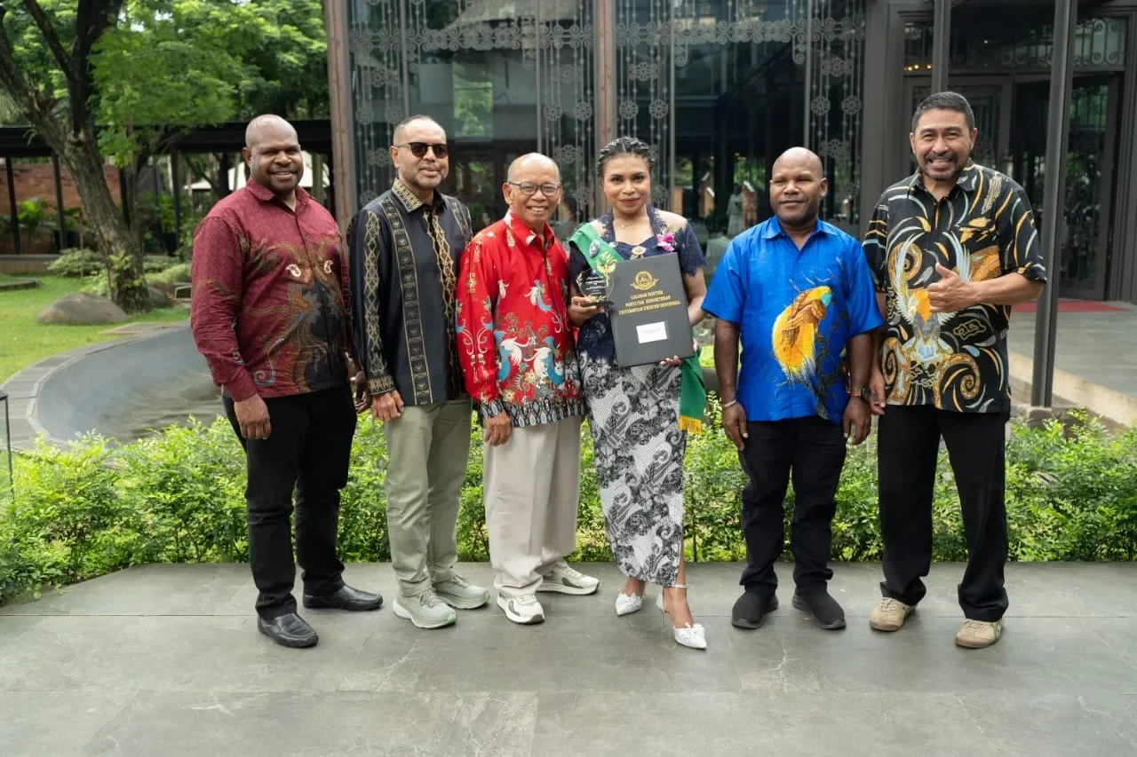 terungkap 3 anak papua ukir sejarah jadi dokter pertama dari suku amungme kamoro berkat beasiswa freeport portal berita terbaru