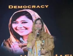 Terungkap! Meutya Hafid Dinobatkan Jadi Pemimpin Digital Terbaik CNN Indonesia Awards 2025.